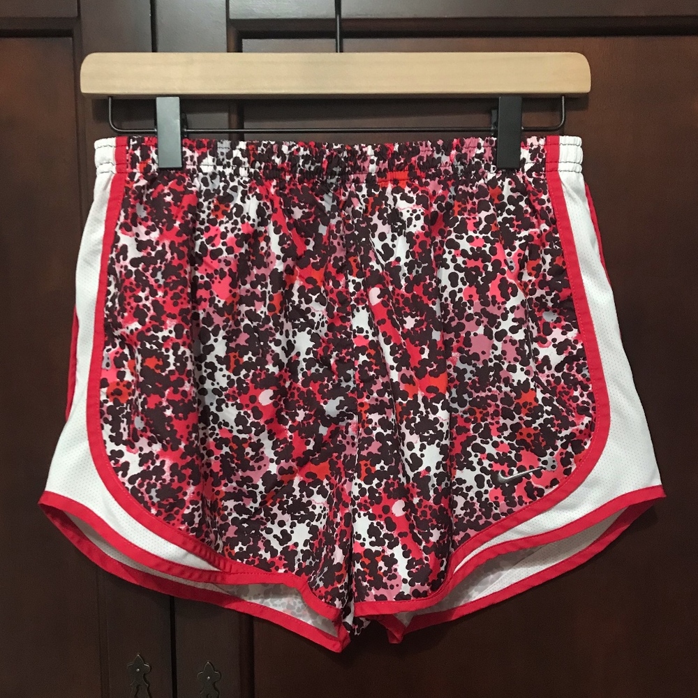 Women's nike tempo shorts size medium